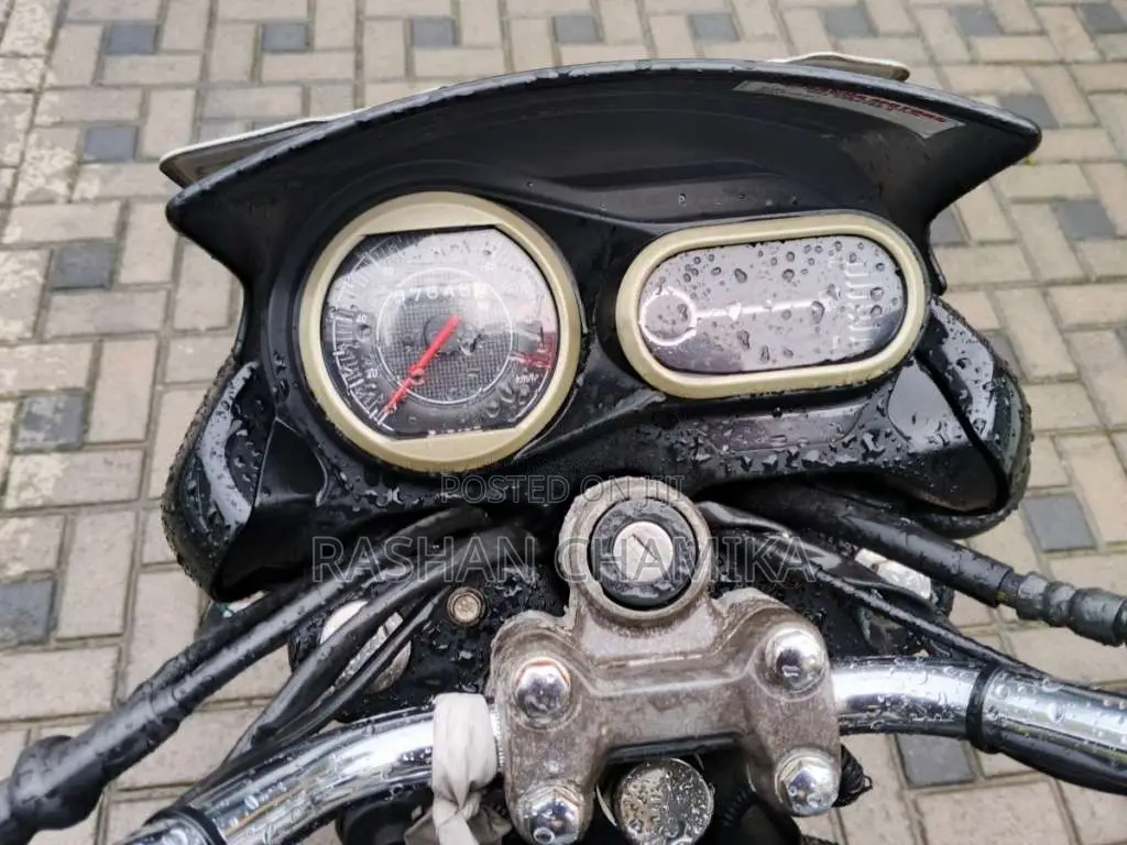 Bajaj V15 2016 Motorbike (Used)