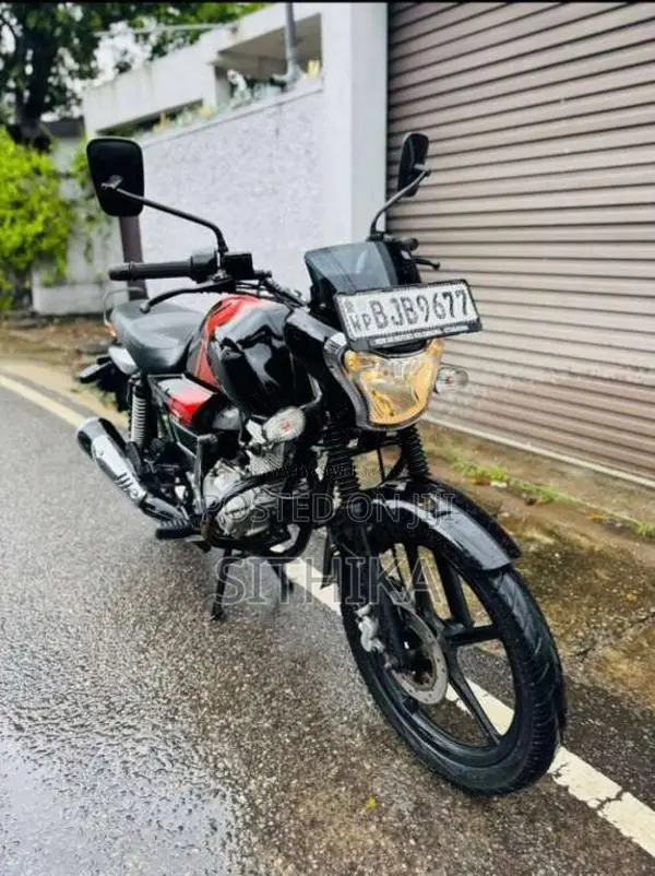 Bajaj V12 2019 Motorbike (Used)