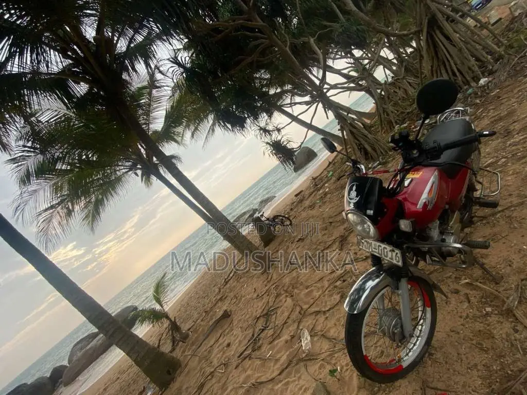 Bajaj Boxer 2004 Motorbike (Used)