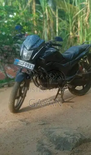 Hero Hunk 2015 Motorbike (Used)