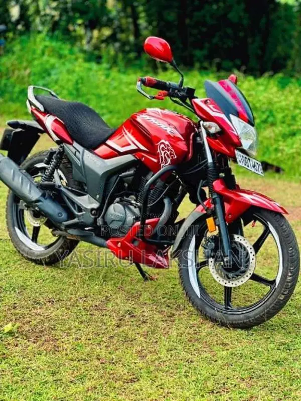 Hero Hunk 2016 Motorbike (Used)