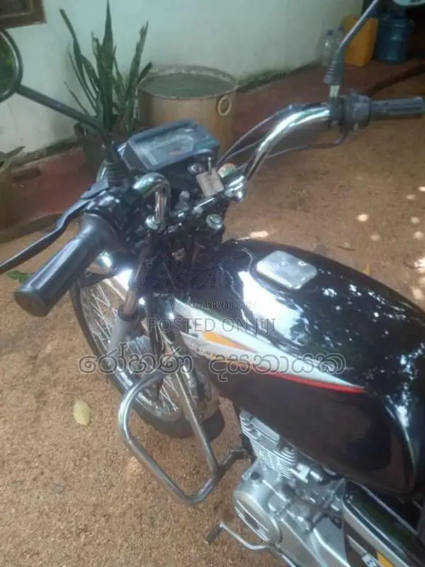 Bajaj Boxer 2006 Motorbike (Used)