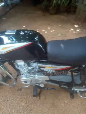 Bajaj Boxer 2006 Motorbike (Used)