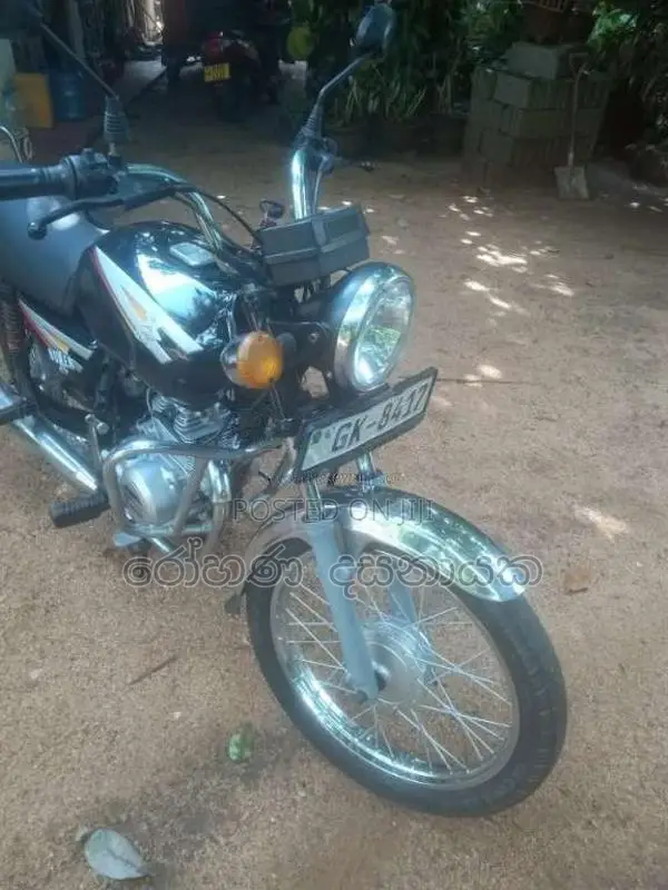 Bajaj Boxer 2006 Motorbike (Used)