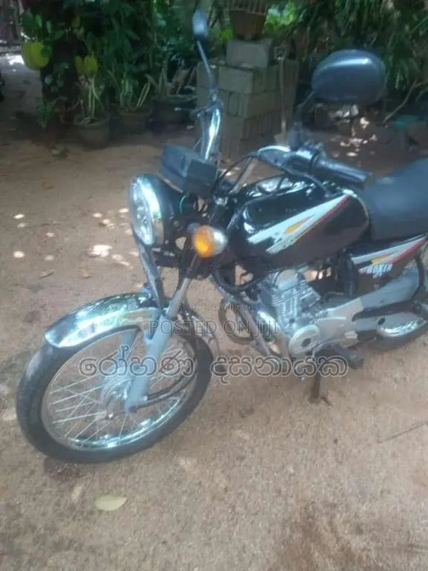 Bajaj Boxer 2006 Motorbike (Used)