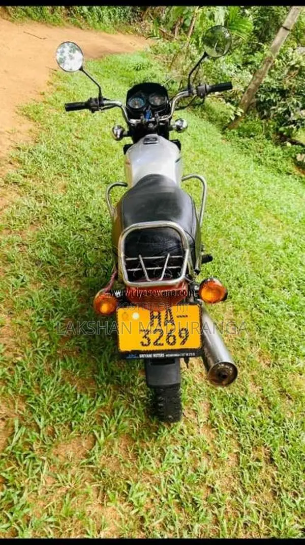 Bajaj Boxer 2024 Motorbike (Used)