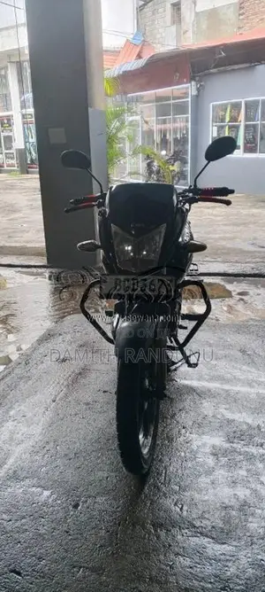 Hero Hunk 2015 Motorbike (Used)