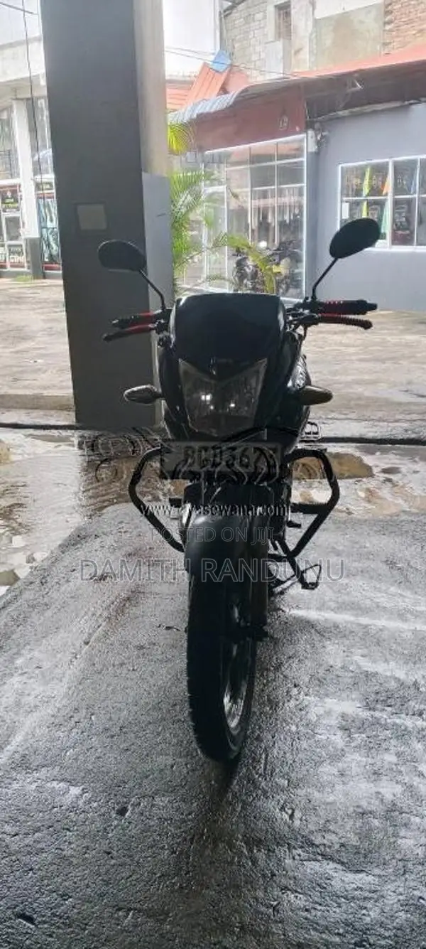 Hero Hunk 2015 Motorbike (Used)
