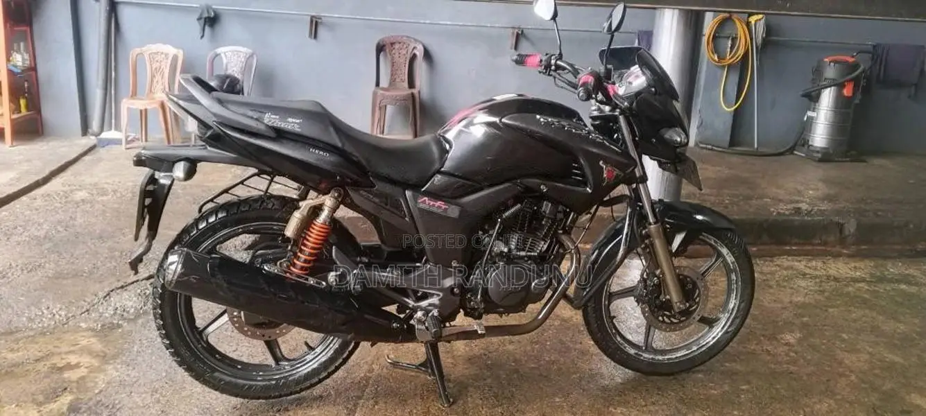 Hero Hunk 2015 Motorbike (Used)