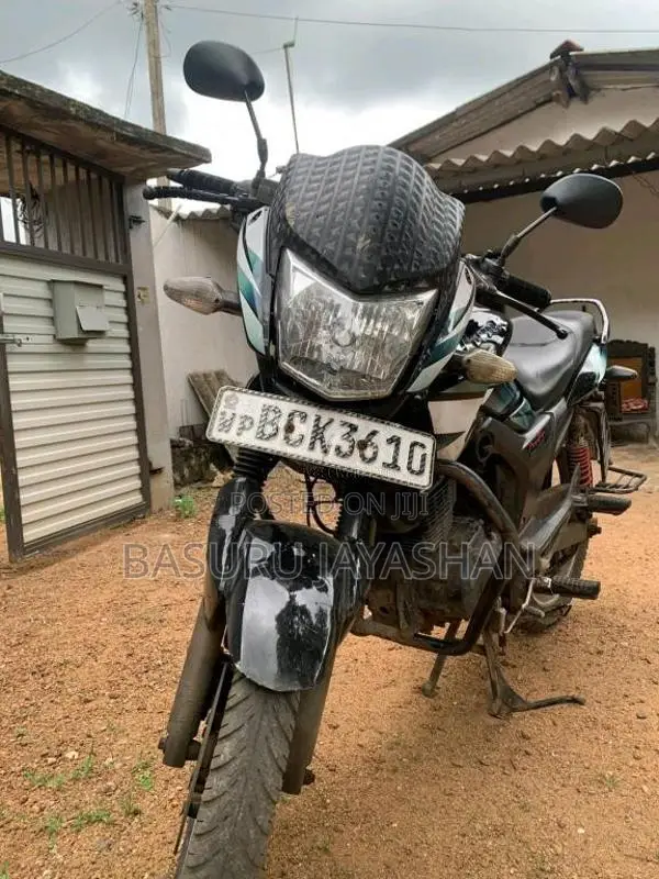 Hero Hunk 2015 Motorbike (Used)