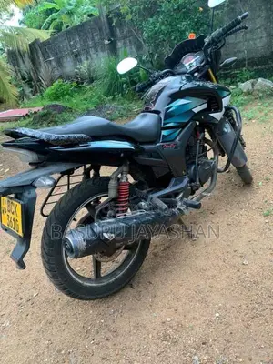 Hero Hunk 2015 Motorbike (Used)
