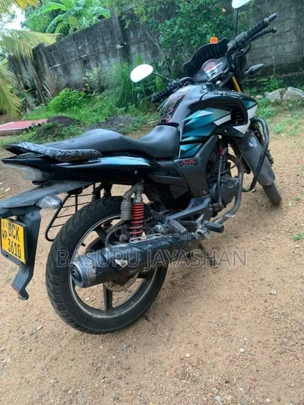 Hero Hunk 2015 Motorbike (Used)