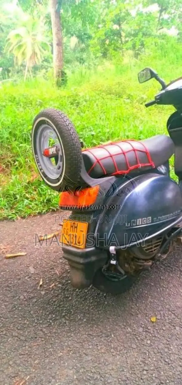 Bajaj Chetak 2004 Motorbike (Used)
