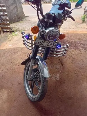 Bajaj Boxer 2005 Motorbike (Used)