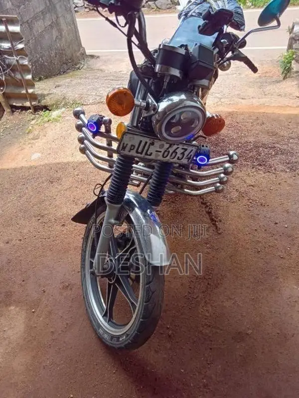 Bajaj Boxer 2005 Motorbike (Used)