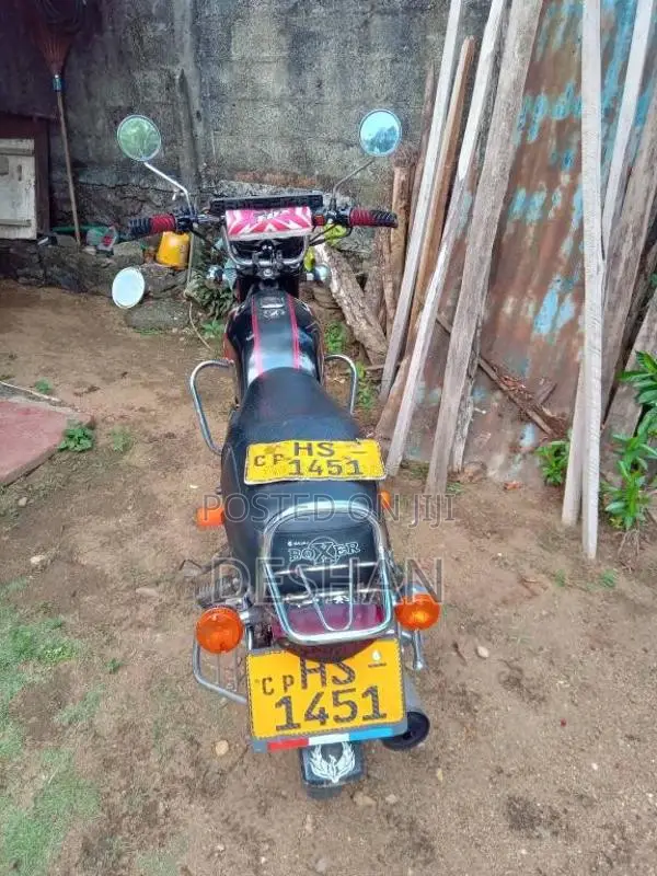 Bajaj Boxer 2005 Motorbike (Used)