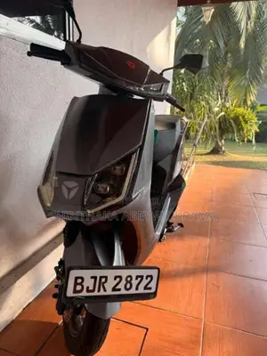Yadea T5 2025 Motorbike (Used)