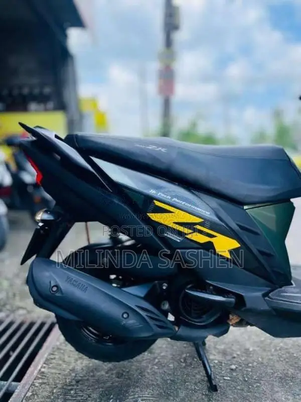 Yamaha Zr 2017 Motorbike (Used)