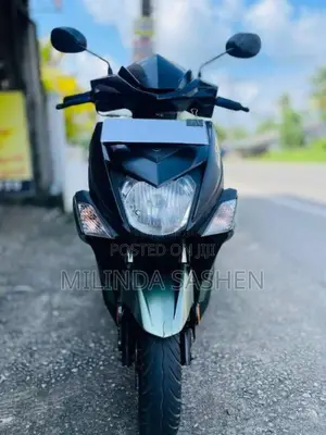 Yamaha Zr 2017 Motorbike (Used)