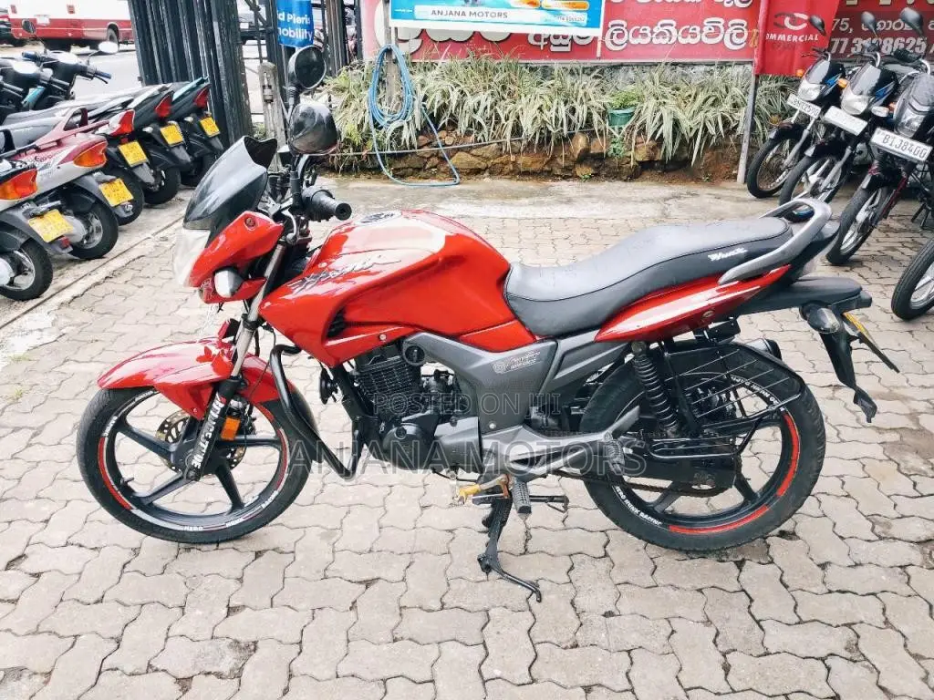 Hero Hunk 2016 Motorbike (Used)