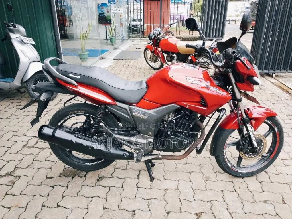 Hero Hunk 2016 Motorbike (Used)