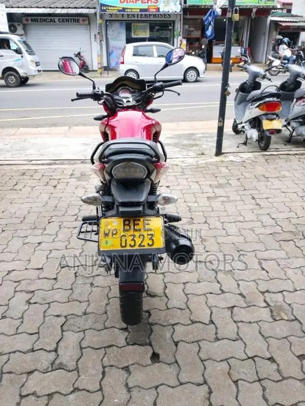 Hero Hunk 2016 Motorbike (Used)