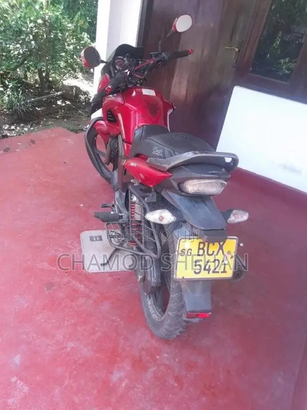 Hero Hunk 2016 Motorbike (Used)