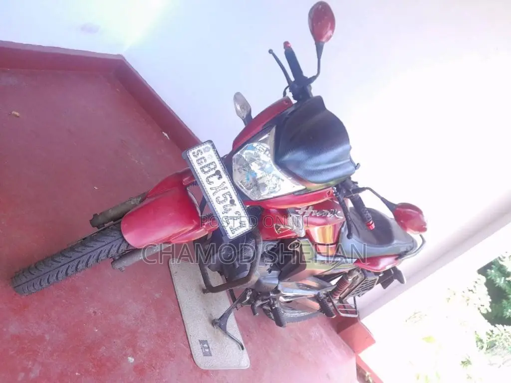 Hero Hunk 2016 Motorbike (Used)