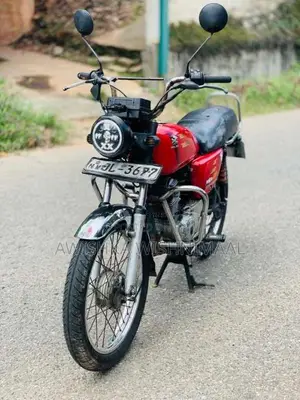 Bajaj Boxer 2004 Motorbike (Used)