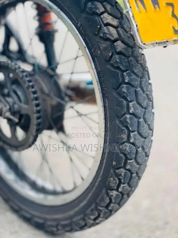 Bajaj Boxer 2004 Motorbike (Used)