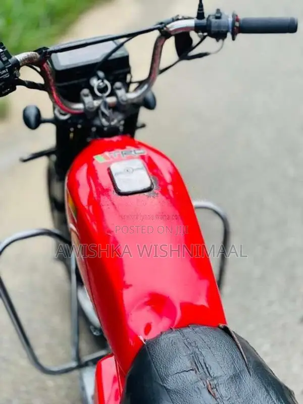Bajaj Boxer 2004 Motorbike (Used)