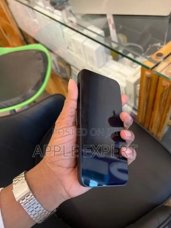 Apple iPhone 12 (Used)
