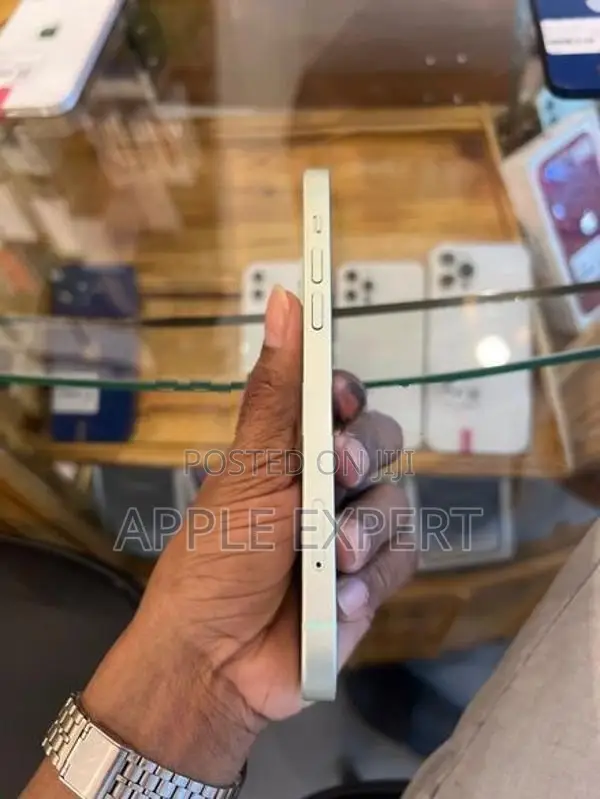Apple iPhone 12 (Used)