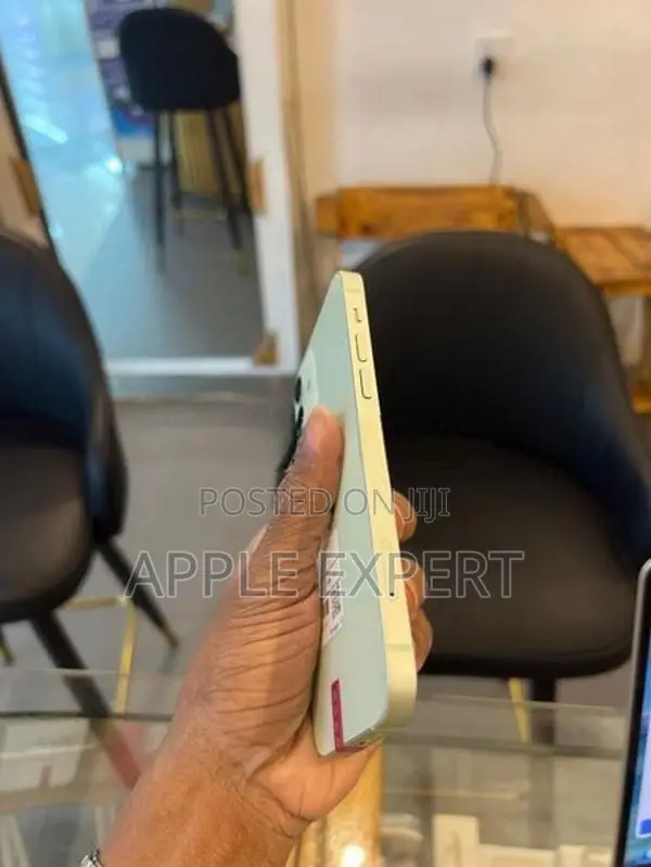 Apple iPhone 12 (Used)