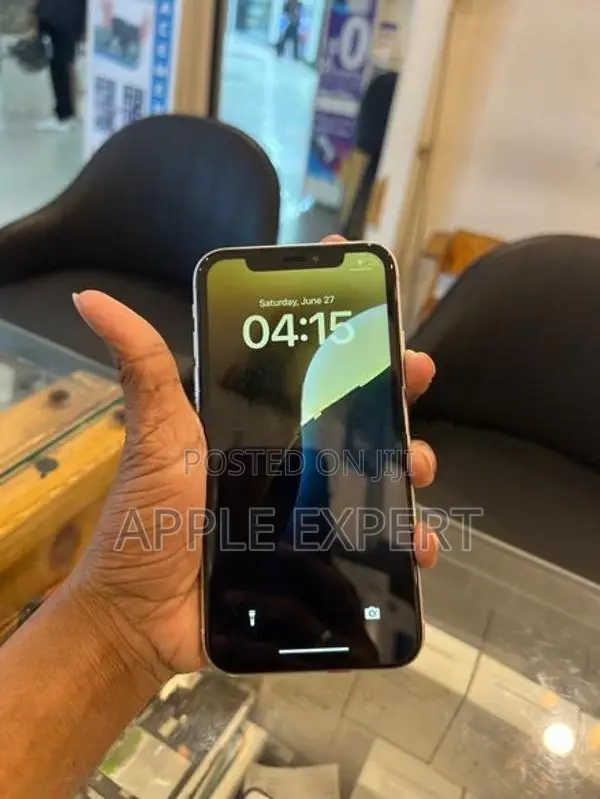 Apple iPhone XR (Used)