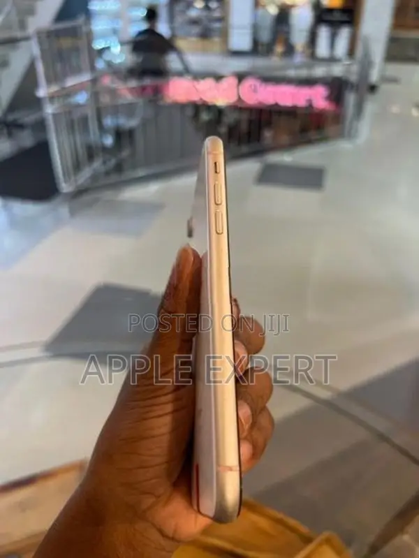 Apple iPhone XR (Used)