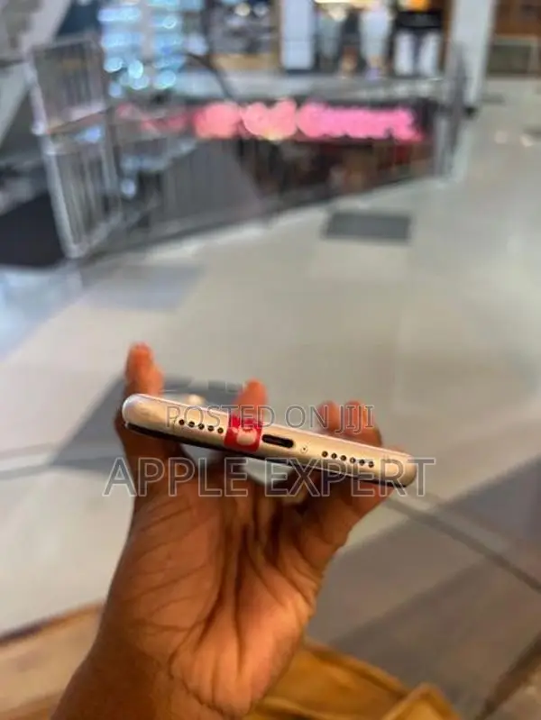 Apple iPhone XR (Used)