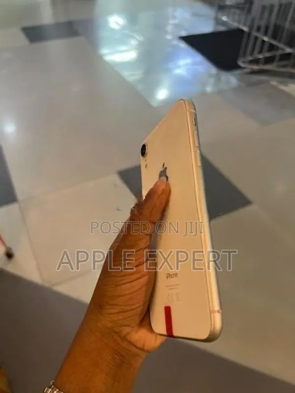 Apple iPhone XR (Used)
