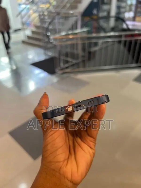 Apple iPhone 12 (Used)