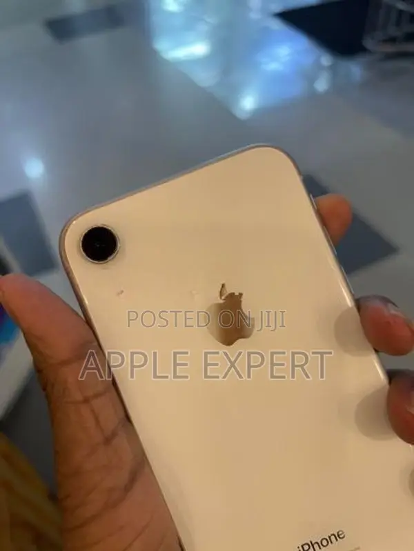 Apple iPhone XR (Used)