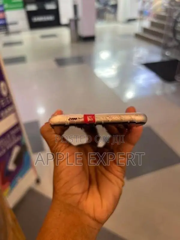 Apple iPhone XR (Used)