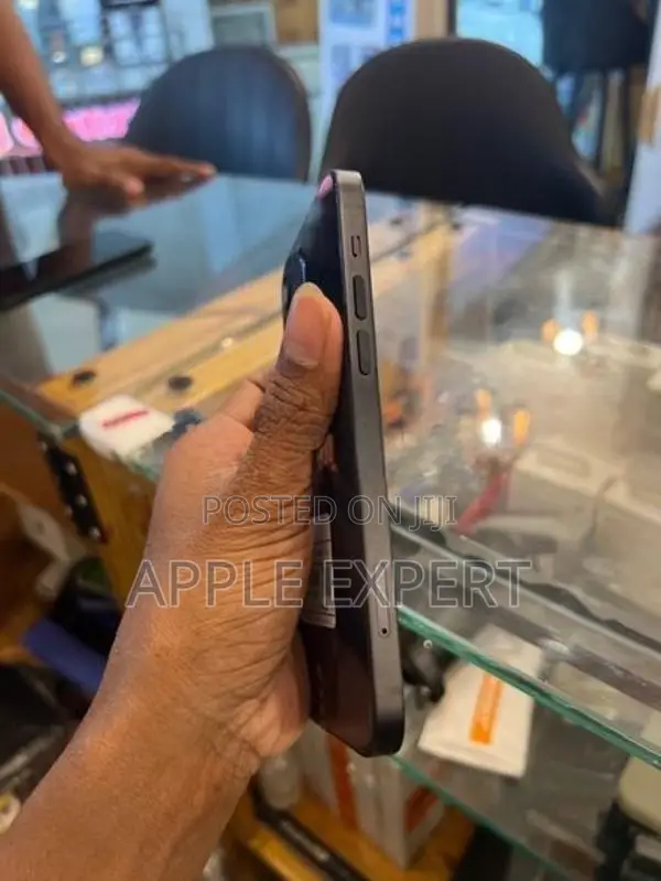 Apple iPhone 12 (Used)