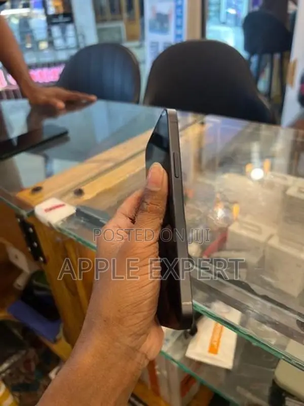 Apple iPhone 12 (Used)