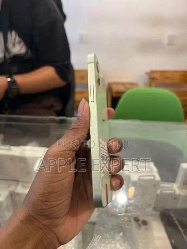 Apple iPhone 12 (Used)