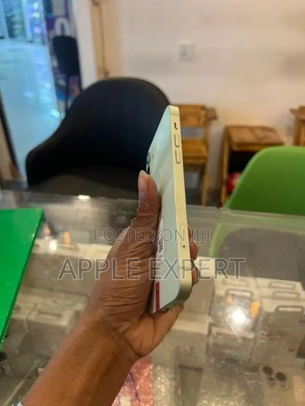 Apple iPhone 12 (Used)