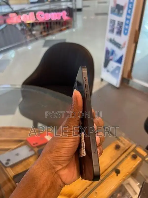 Apple iPhone 12 (Used)
