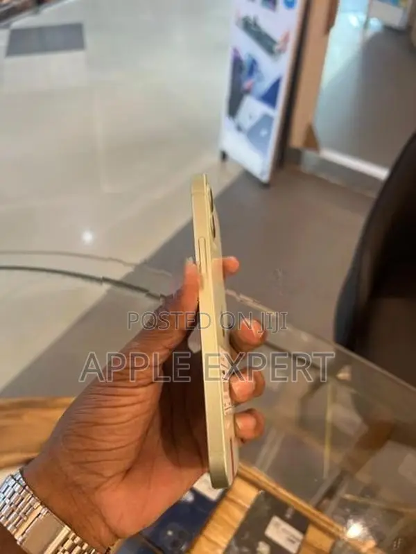 Apple iPhone 12 (Used)