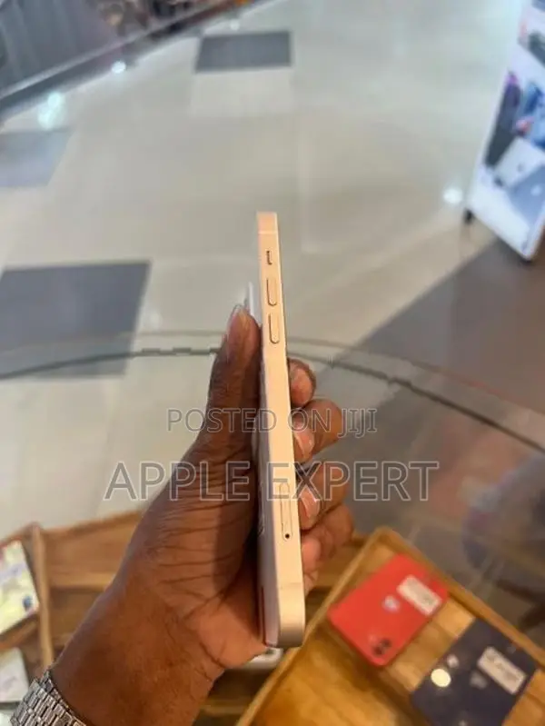 Apple iPhone 12 (Used)