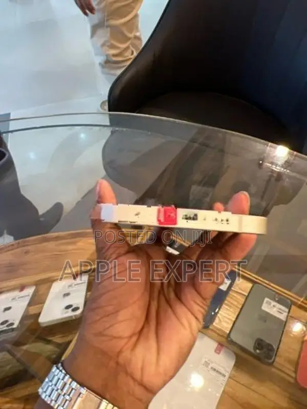 Apple iPhone 12 (Used)