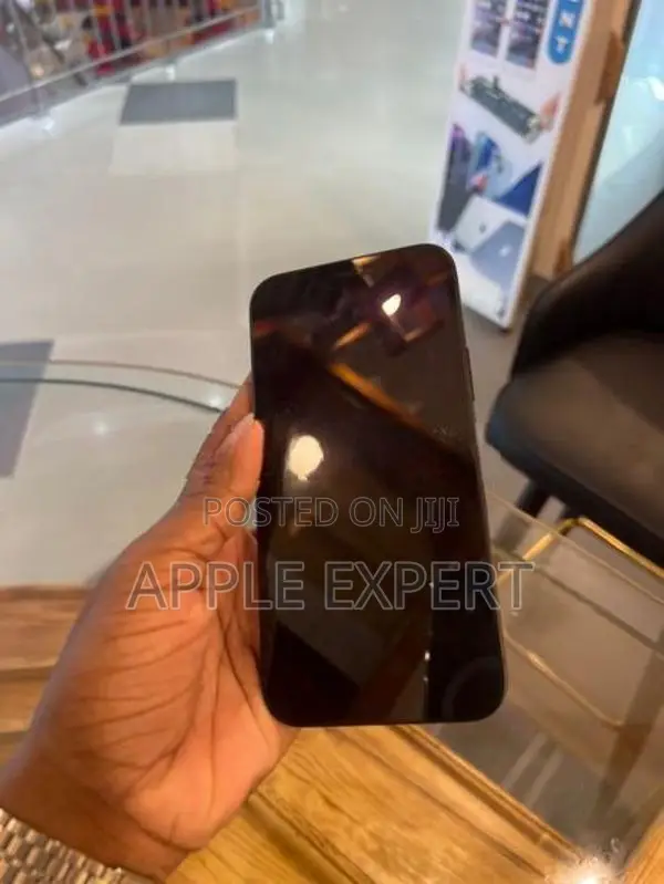 Apple iPhone 12 (Used)